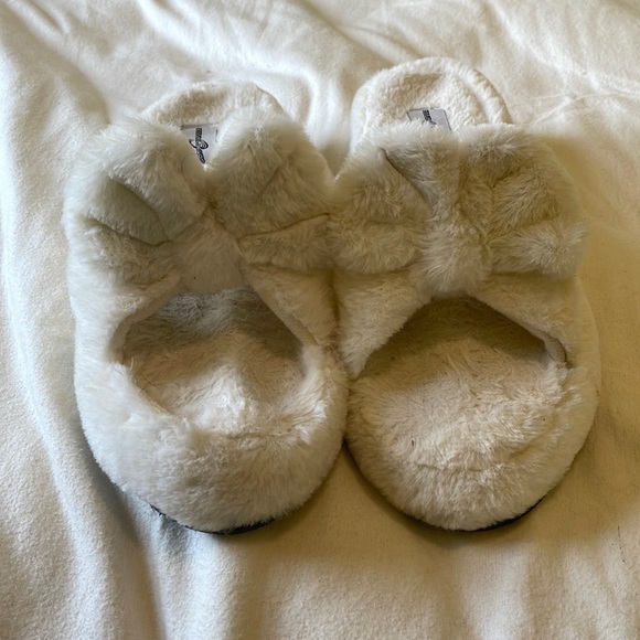 That girl ✨ slippers - Picture 1 of 2